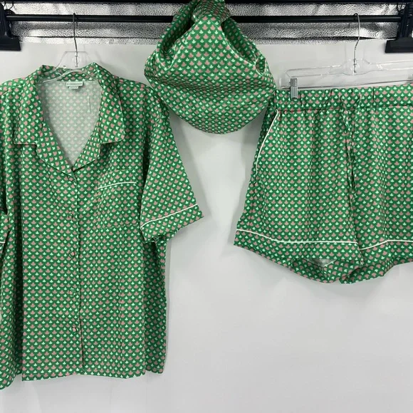 Ivy storehouse pajama set with satin hat size medium new with packaging - Picture 7 of 16